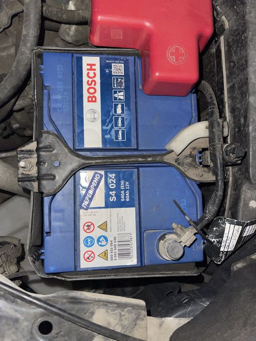 Акумулятор Bosch S4 024 60Ah ємність; 540A пусковий струм[-+]