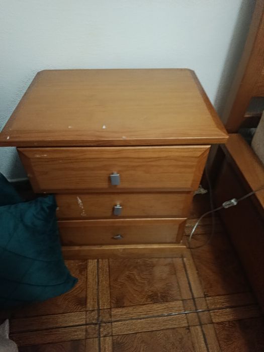 vendo cama  com colchao cómoda e mesas de cabeceira