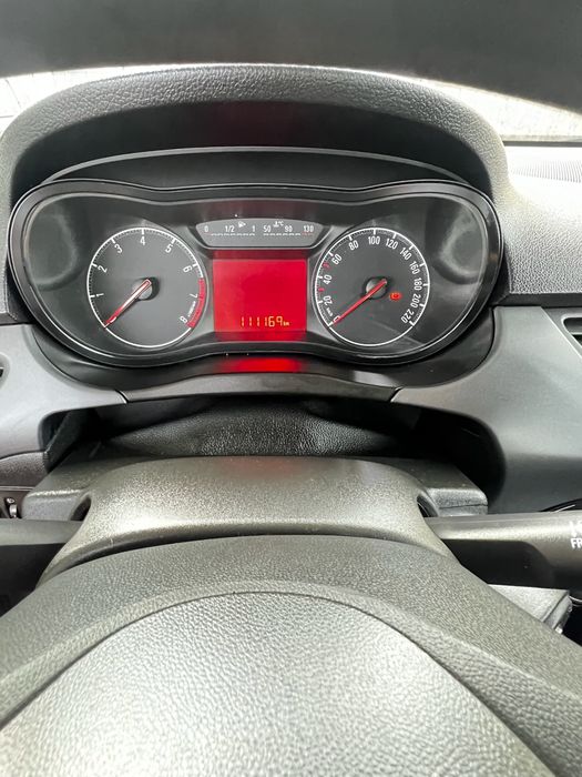 Corsa E Hatchback 1.2 com 110 mil Km como novo