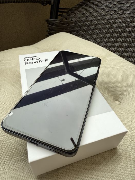 Oppo reno 12 F 4G 8/256 + etui