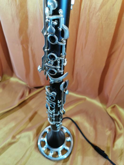 Оригинальная настольная лампа для любителей музыки и винтажа