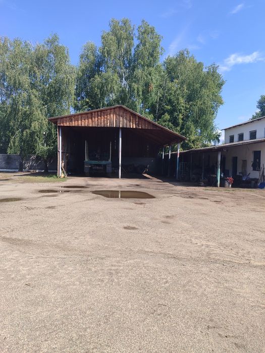 Продається комплекс приміщеннь в с.Різня