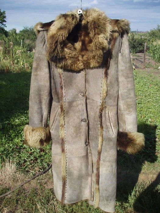 Продам дубленку с капюшоном