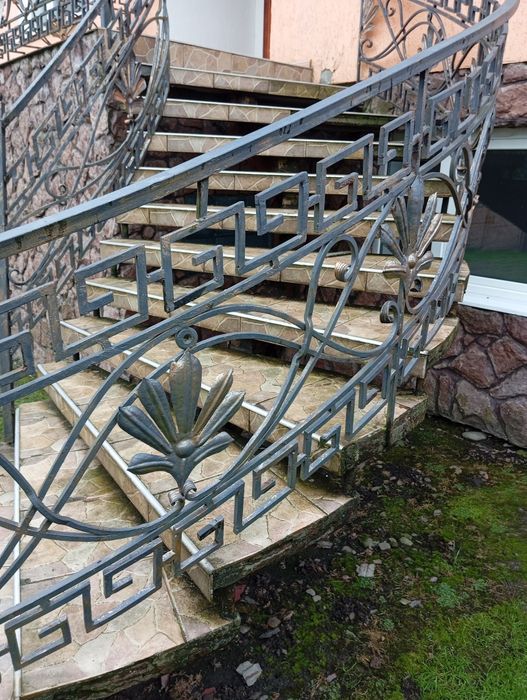 Сходи гвинтові з перилами