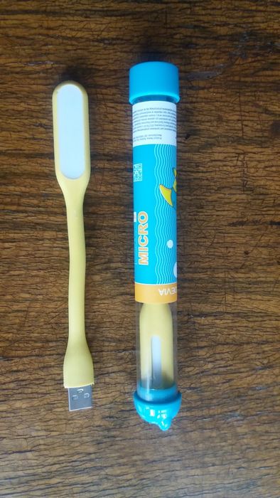 Silikonowa lampka LED pod port USB żółta