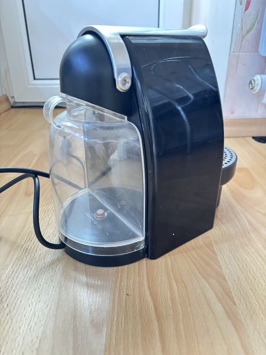 Капсульна кавомашина NESPRESSO