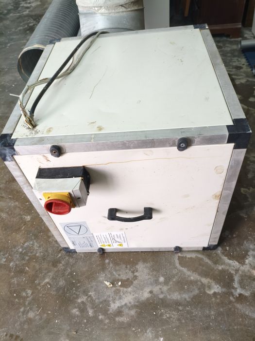 Ventilador industrial e tubos chaminé