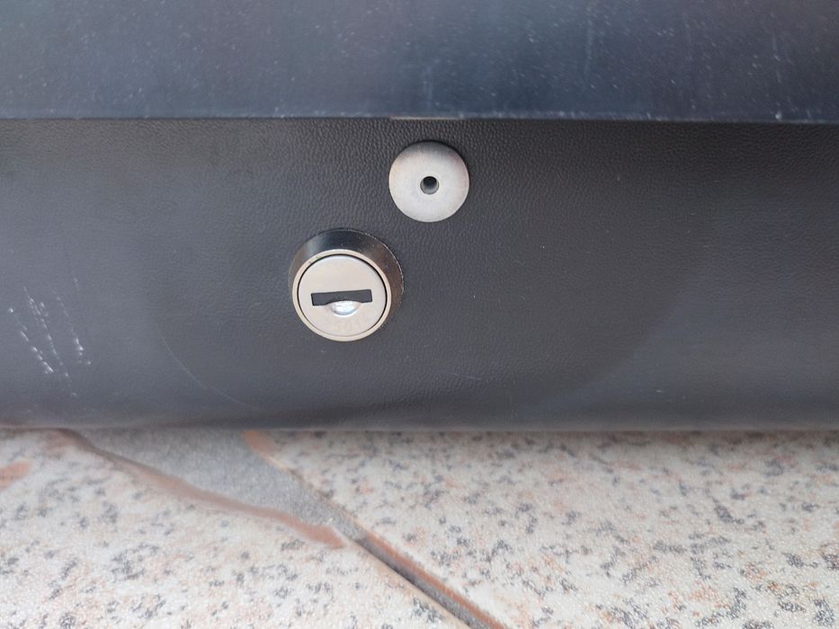 Bagageira de máximo 50kg (320 litros)