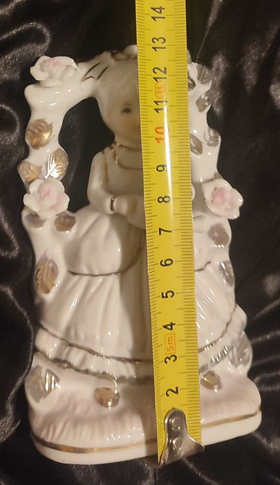 Kolekcjonerska figurka Gräfenthal Carl Scheidig – dziewczynka w pergoli vintage DDR / NRD
