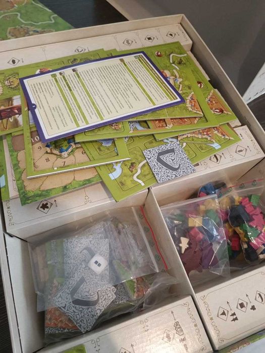 Vendo Carcassonne Big Box novo com duas expansões: