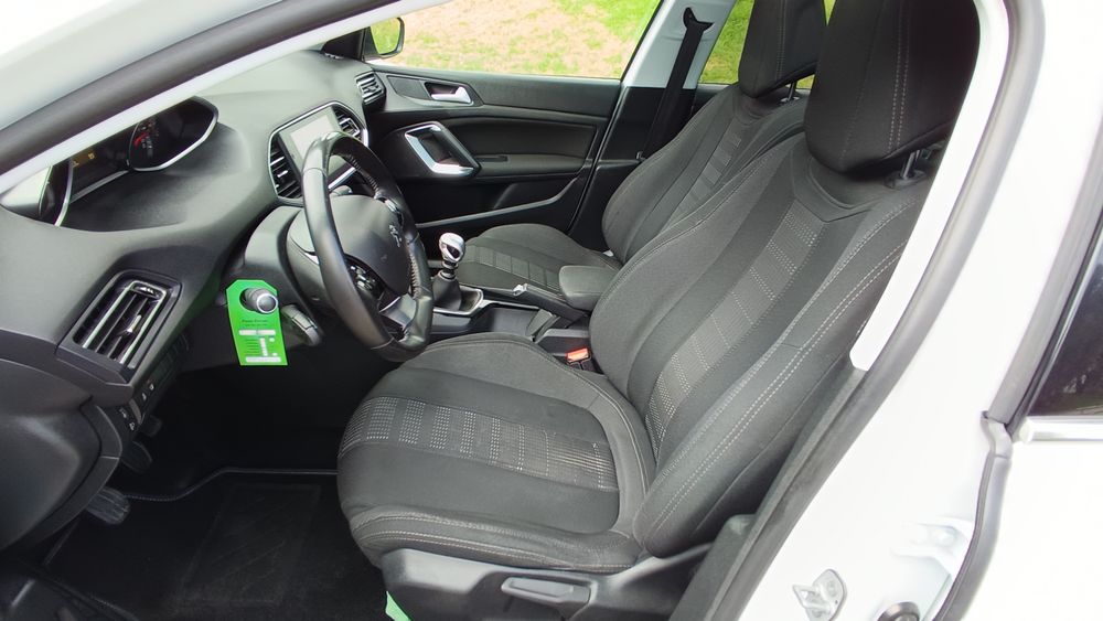 Peugeot 308 — fotografia 8