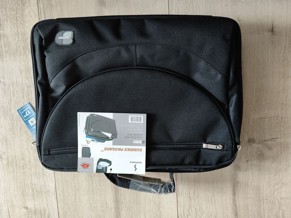 Nowa torba  podróżna z kieszenią na laptopa17"  Sumdex .