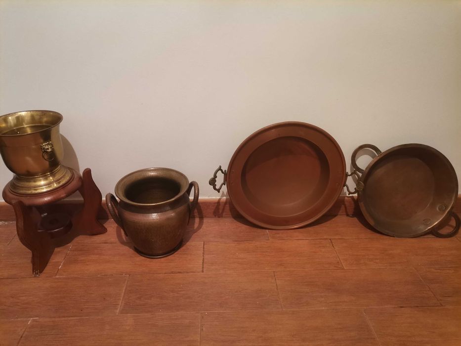 Várias peças em cobre para decoração