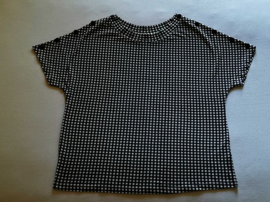 T-shirt w kratkę