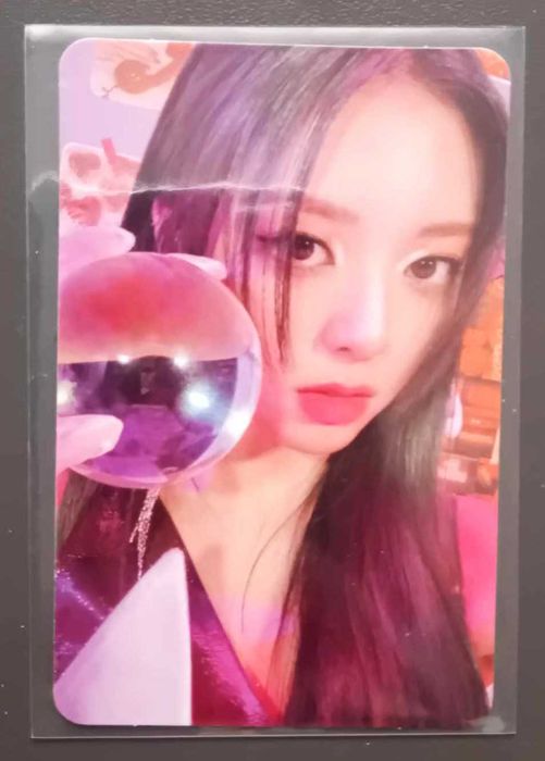 Karta photocard Yuna ITZY z Guess Who