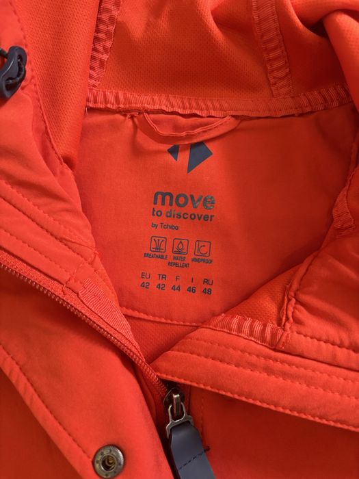 Демісезонна куртка від бренду Move to discovery