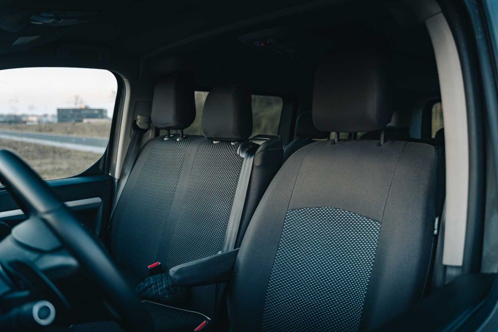 Wynajem busa Toyota PROACE Verso Long wypożyczalnia samochodów