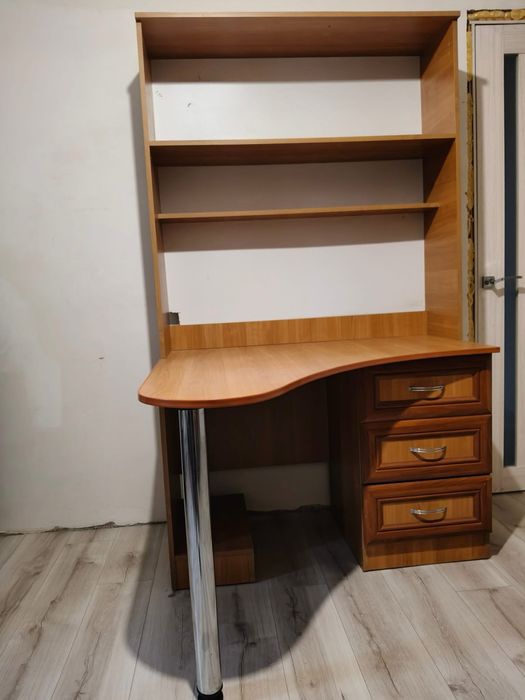 Компʼютерний стіл