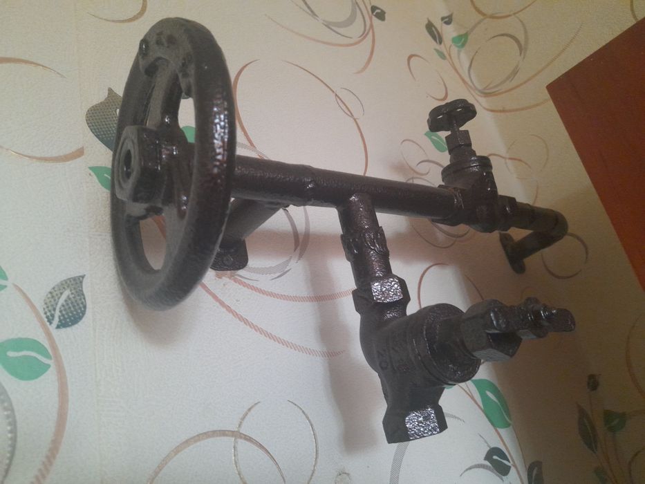 Кран декоративный на стену.