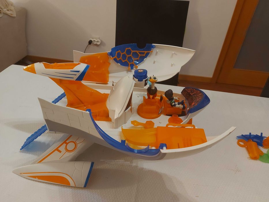 Miles from the Future Series: Spaceship + 2 Characters64564244024961122