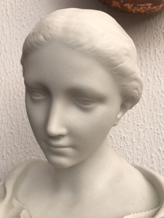 Busto de senhora em biscuit