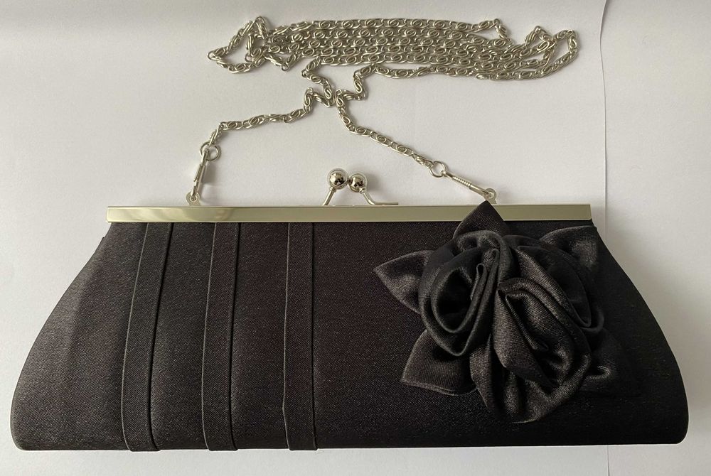 Elegancka torebka kopertowa czarna