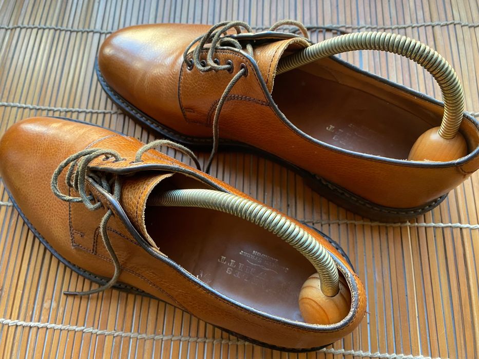 Sapatos Charles Tyrwhitt, tamanho 42.5