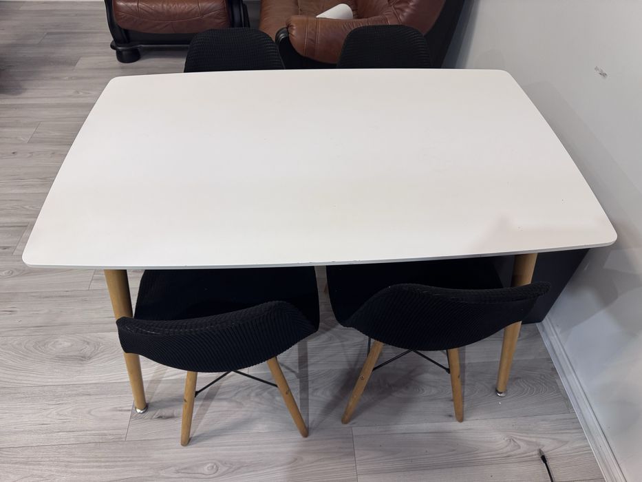 Stol jadalniany + 4 krzesla