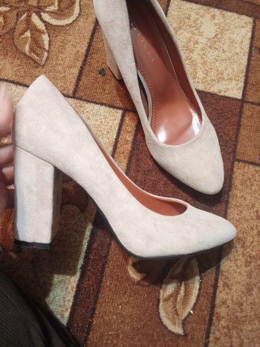 Продам туфлі нові одягалися один раз стін відміний