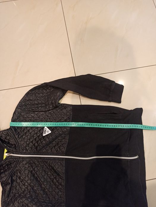 Bluza czarna rozpinana z kapturem, rozmiar 158 cm