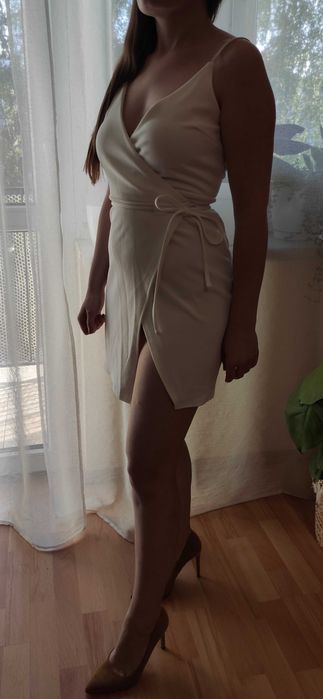 Biała sukienka kopertowa asos 32 xxs