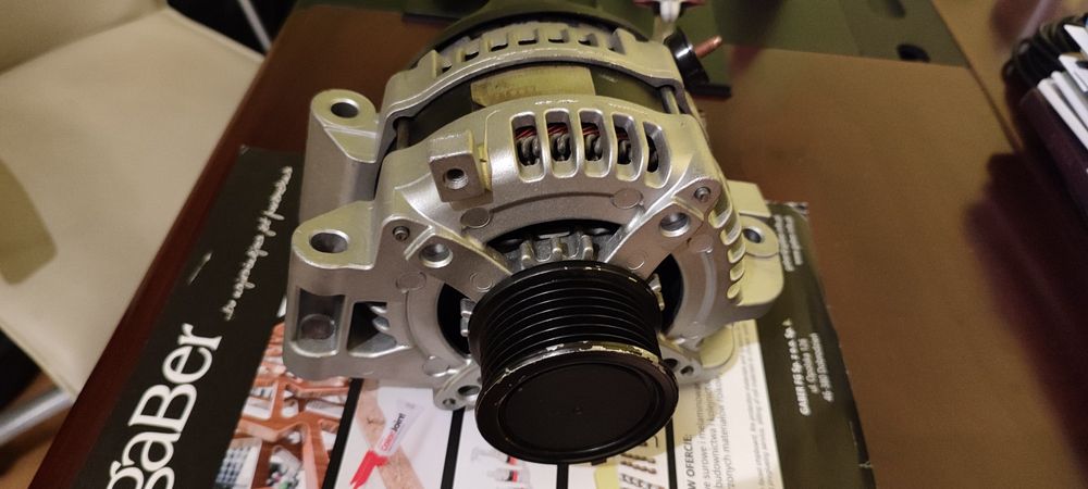 Alternator Toyota Avensis T25 2.2 D-Cat