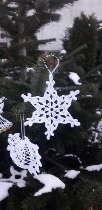 Gwiazdki bombki robione na szydełku