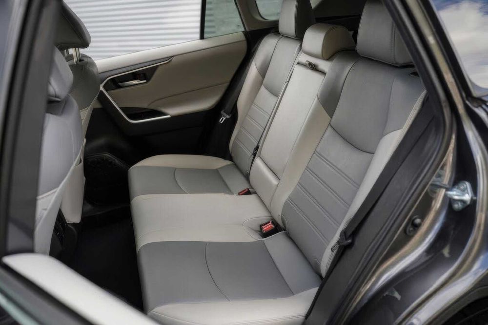 Toyota RAV4 XLE Premium      2023