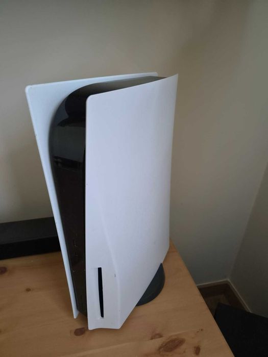 Playstation 5 z napędem 825 gb