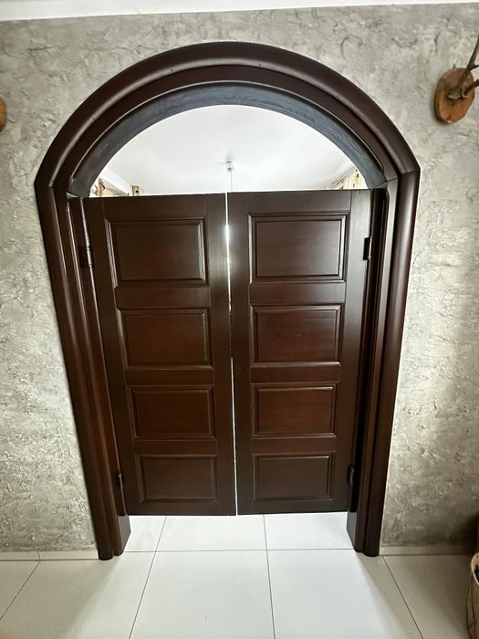 Drzwi drewniane wahadłowe brąz