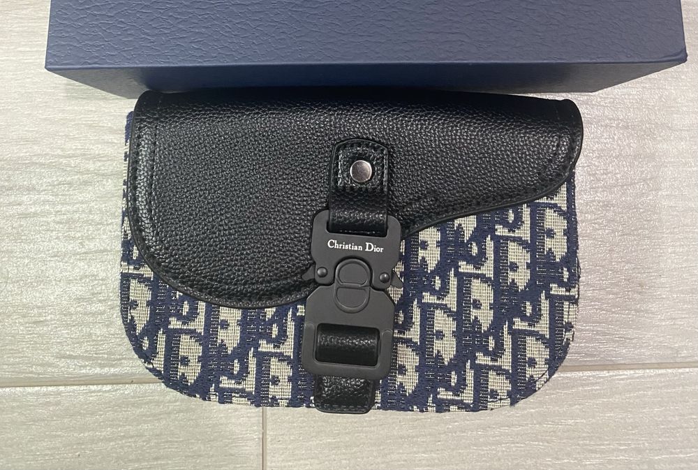 Mala Dior em caixa