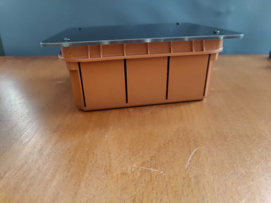 caixa eletrica de plastico