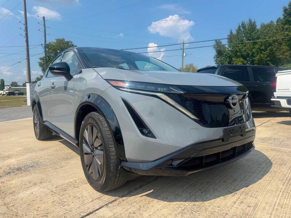 Nissan Ariya      2023
