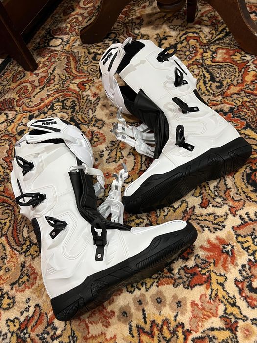 Продам Мотоботи Raven 43 розмір