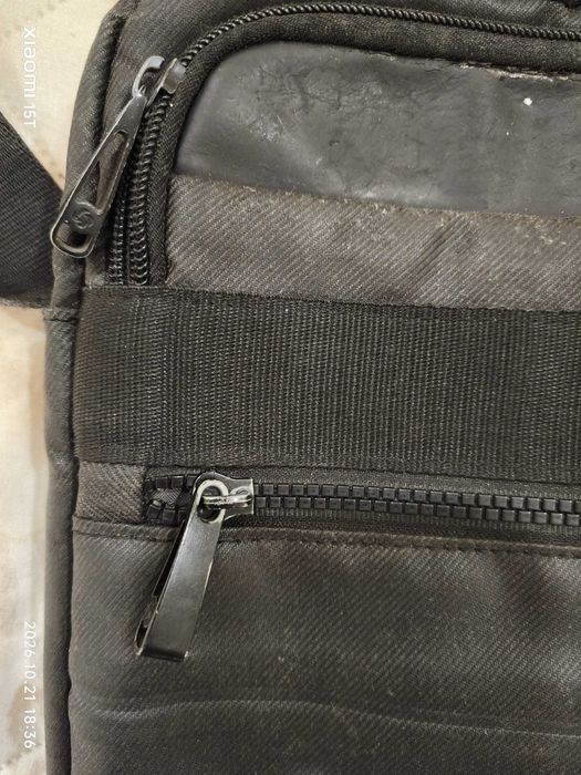 Mala tiracolo Samsonite em muito bom estado.