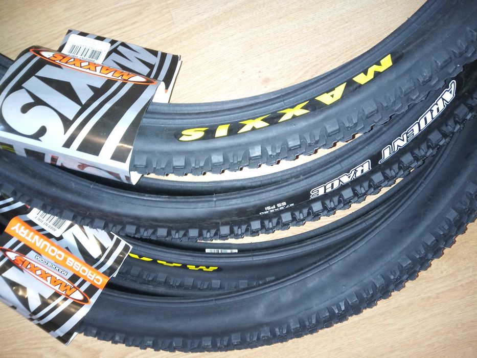 Камера, покрышка Maxxis. Mitas