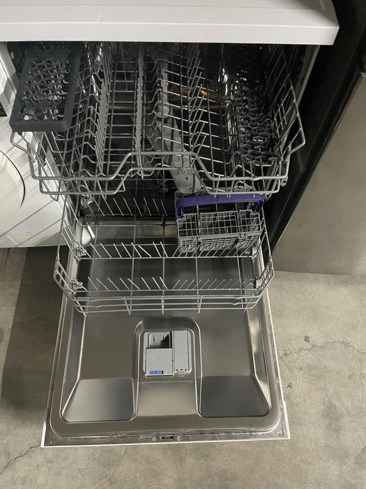 Maquina de lavar loiça com pouco uso