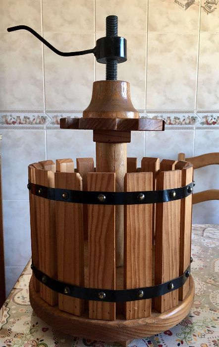 Garrafeira em madeira