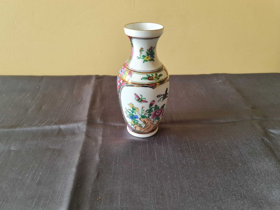 Stary, chiński wazonik porcelanowy(18)