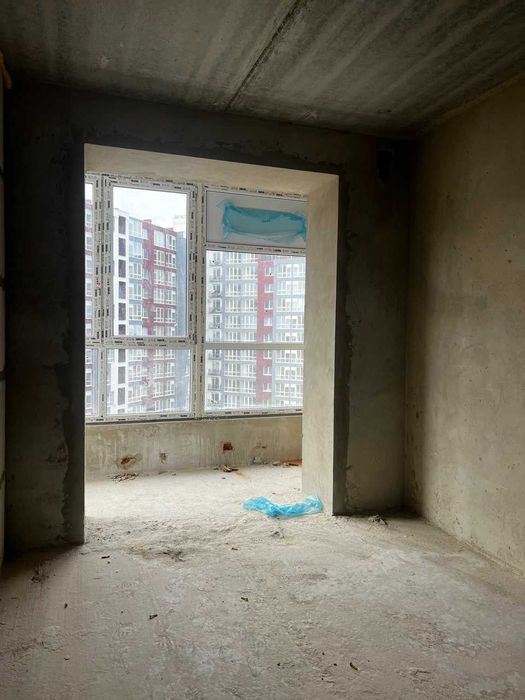 1 км квартира . Готова до ремонту