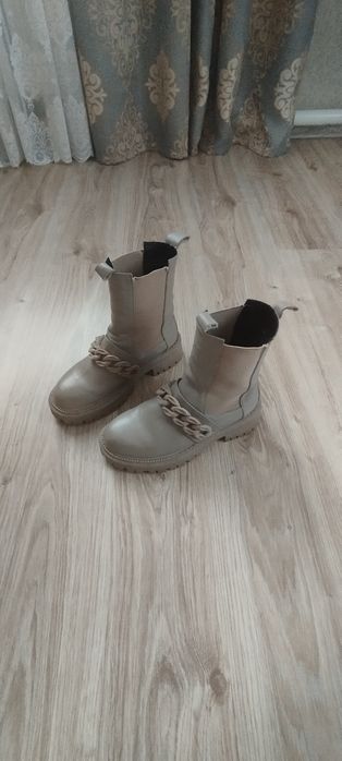 Кожані ботінки 38
