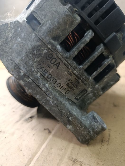 Audi A4 B5  Fl 1:8 ARG  - alternator Valeo 90A 016D