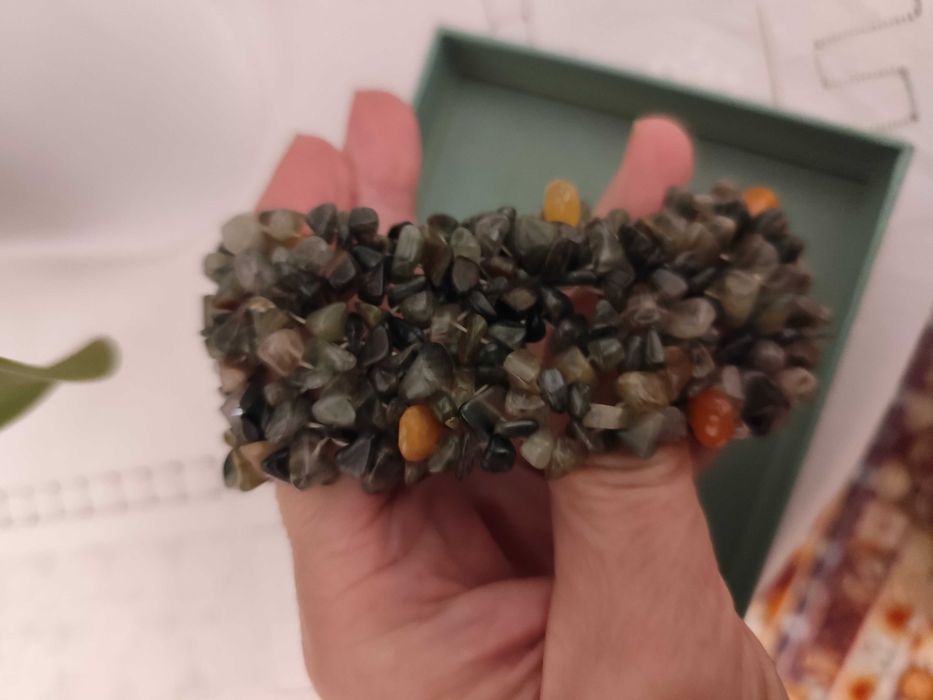 bransoletka z kamieni oliwkowa