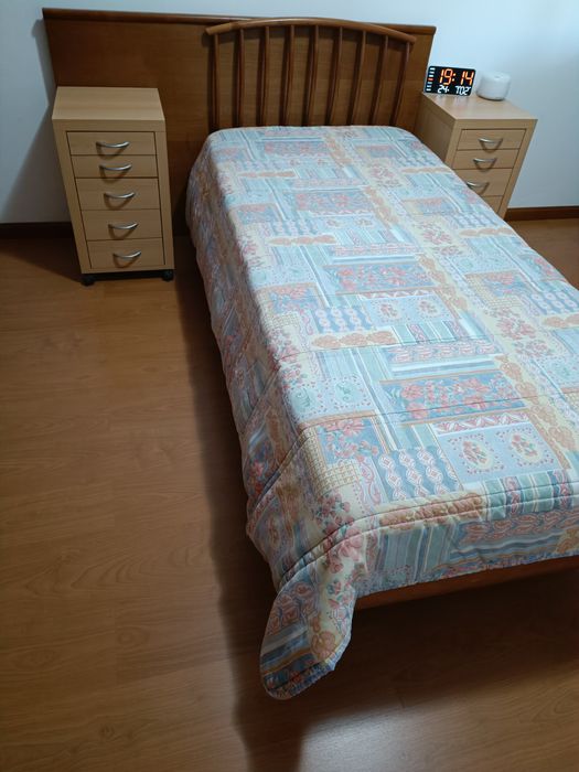 Cama Solteiro/Corpo e Meio em bom estrado e colchão Ortopédico